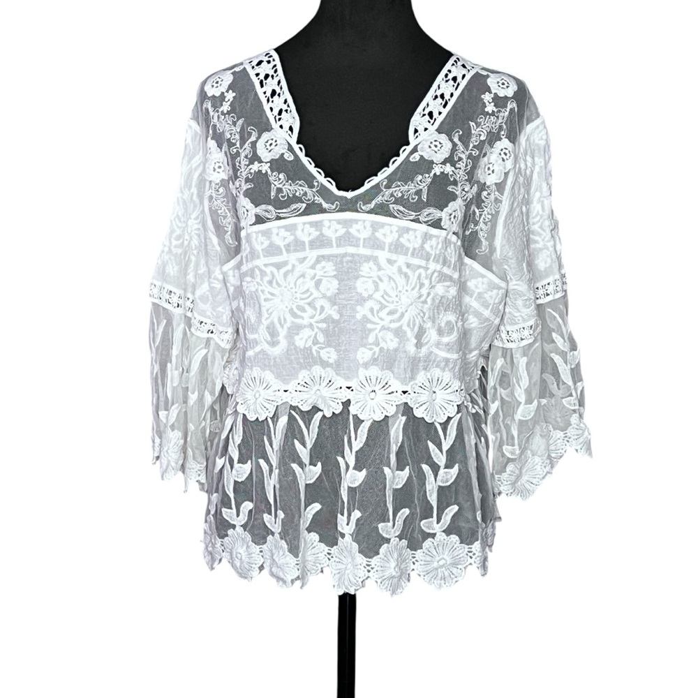 DAVI & DANI White Floral Lace V-neck Bell/Flare 3/4 Sleeve Crop Blouse M/L